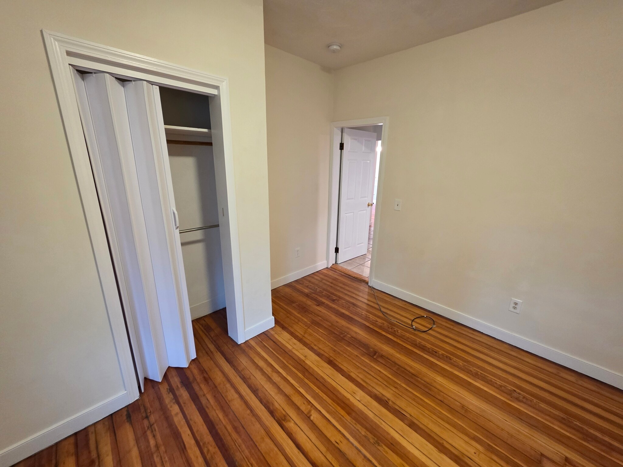 Building Photo - 1028 Fellsway