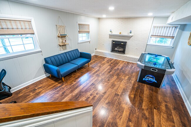 Building Photo - 10215 Melanie Dr SE