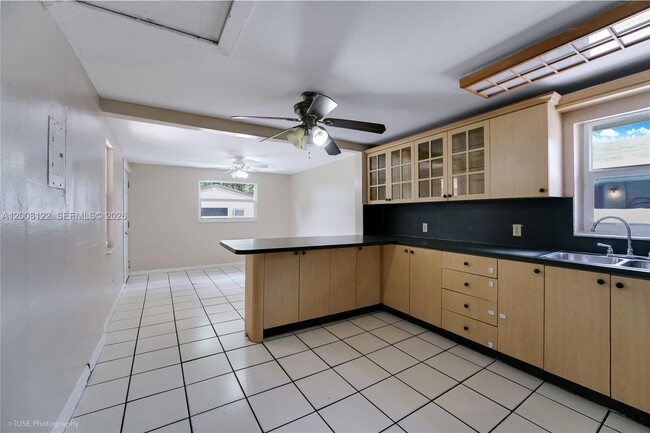 Building Photo - 166 E 17th St