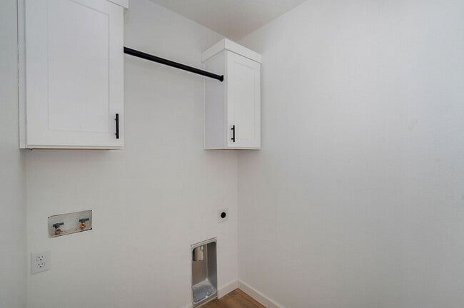 Building Photo - College students welcome! Brand new 3 bedr...