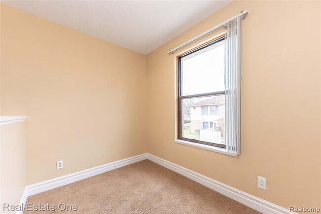 Building Photo - 61186 Greenwood Dr