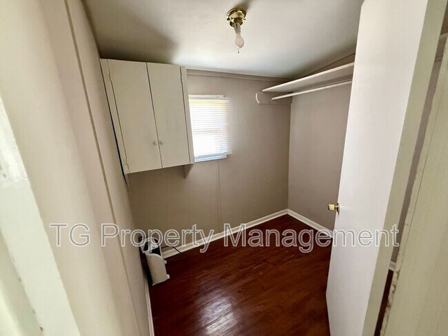 Building Photo - 5687 Akra Ave