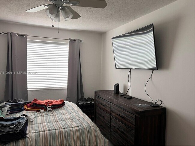 Building Photo - 677 SW 9th Ave