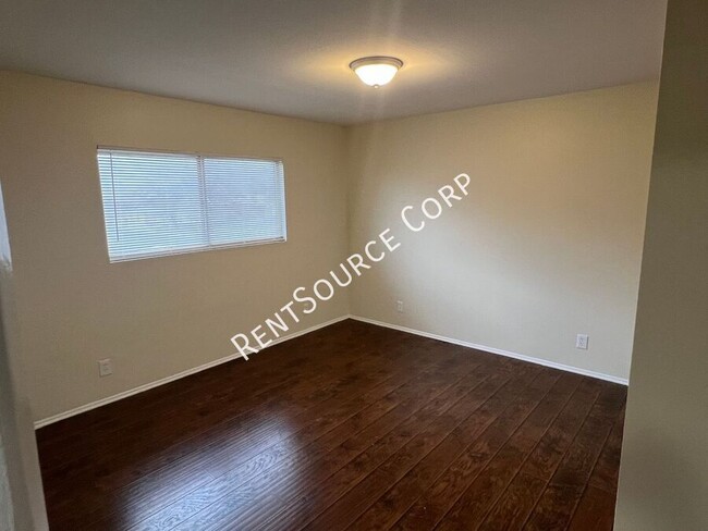 Building Photo - Gated 2 Bedroom 1 Bath Condo For Rent in P...