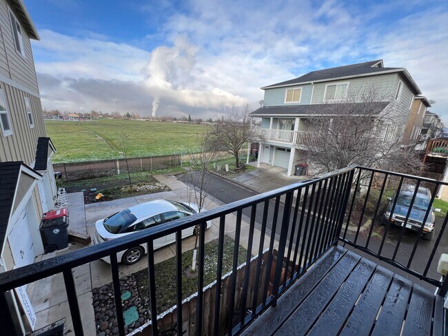 Building Photo - Cozy & Spacious Townhome for Rent