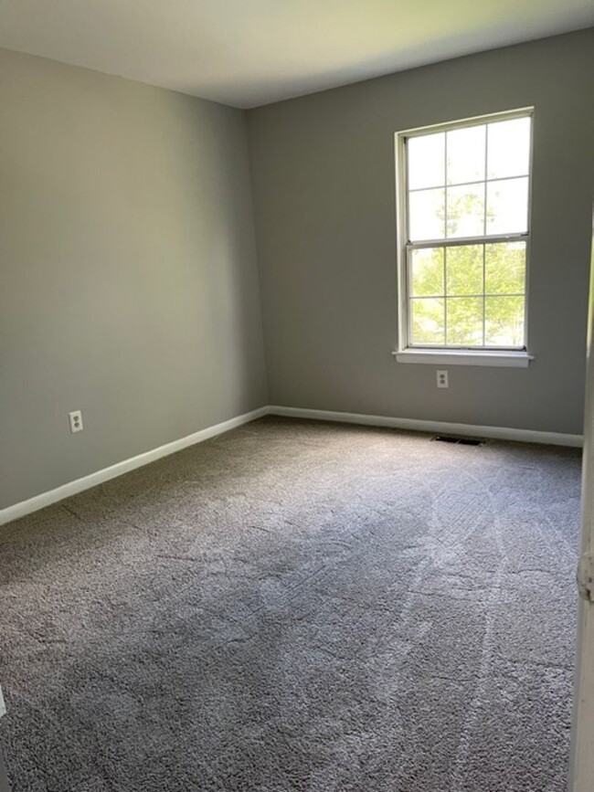 Building Photo - 5649 Smallwood Ct