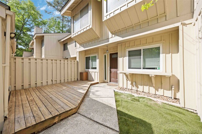 Building Photo - 2325 W Settler's Way