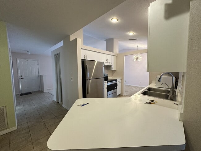 Building Photo - You'll love this charming 3/2/2 home in th...