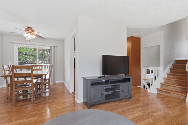 Building Photo - 931 Mountain View