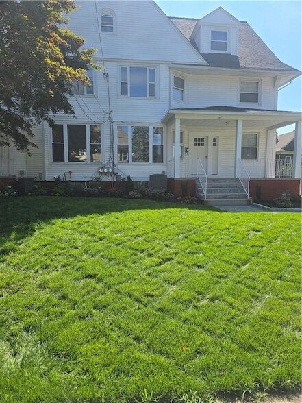 Building Photo - 2245 Cranston St