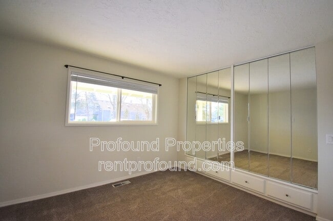 Building Photo - 421 N Hayden Bay Dr