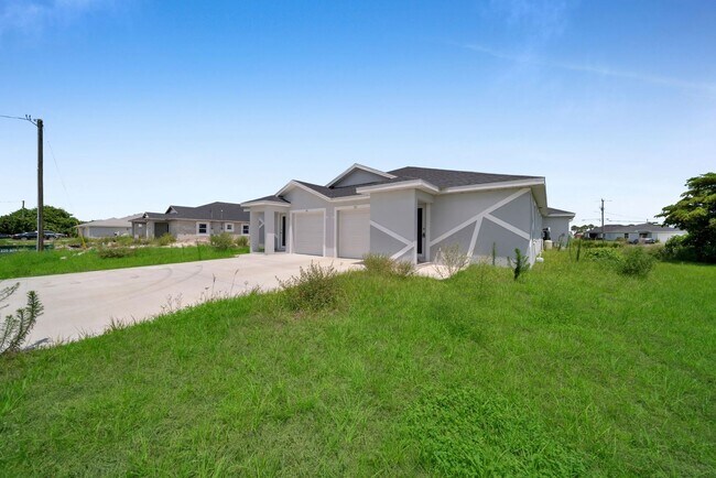 Building Photo - 747 Alabama Rd S
