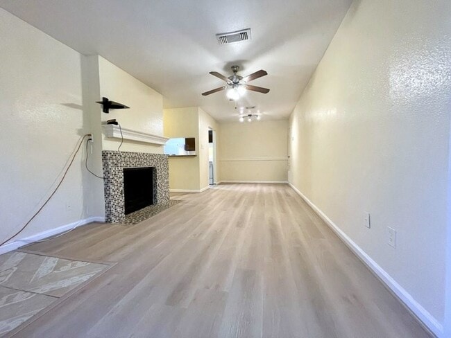 Building Photo - 752 Memorial Mews St