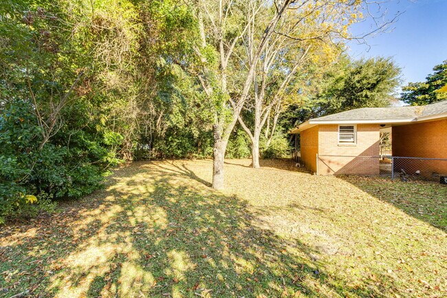 Building Photo - 2 Pickens Ct