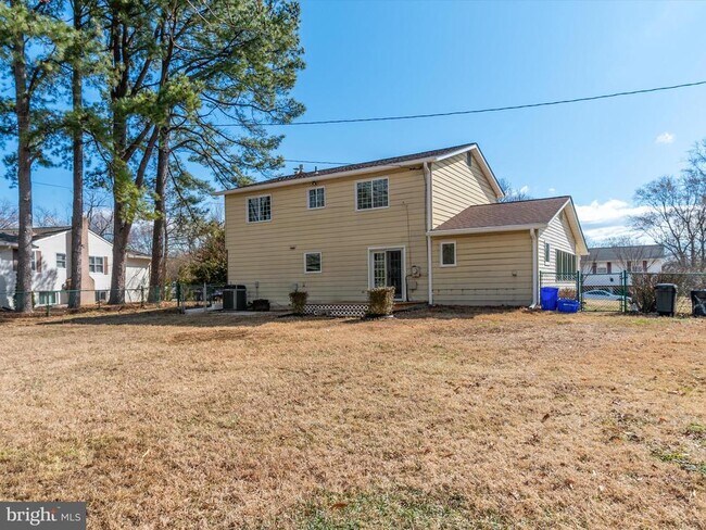 Building Photo - 402 S Cherry Grove Ave