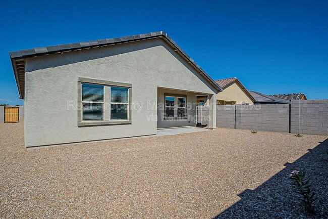 Building Photo - 6450 W Magdalena Ln