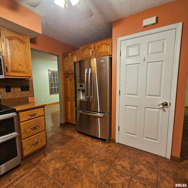 Building Photo - 12488 Cyril James Rd