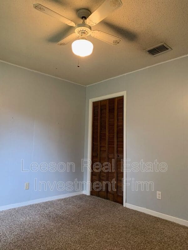 Building Photo - 302 Avenida Dr