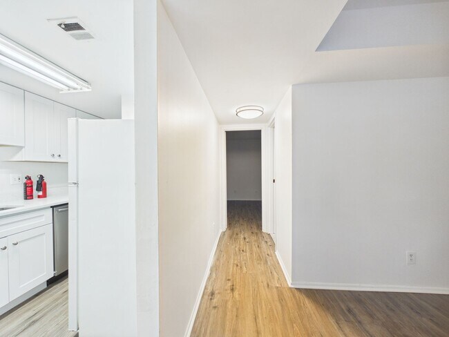Building Photo - #1 St James Court