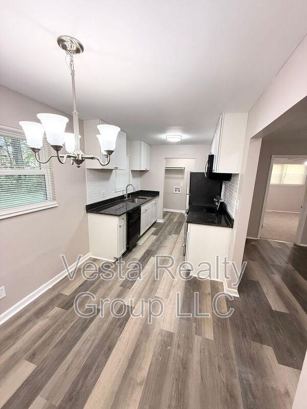 Building Photo - 207 Custer Cir