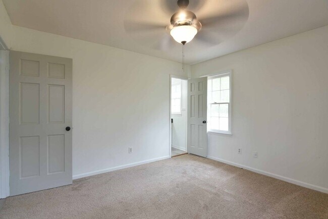 Building Photo - 2613 Oak View St