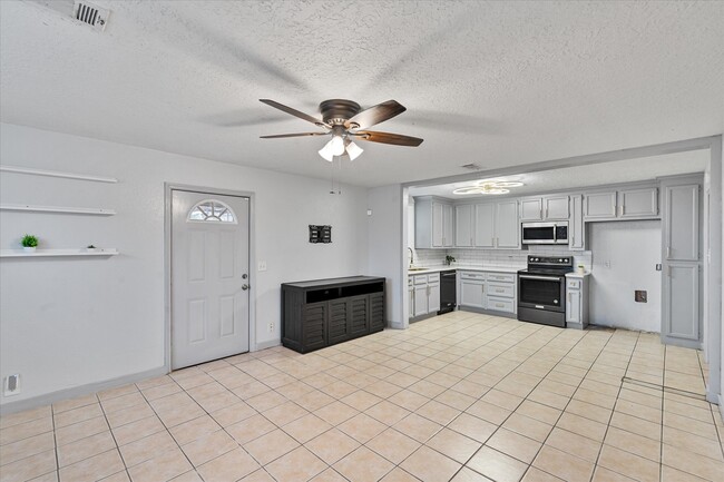 Building Photo - 2910 San Augustine Ave