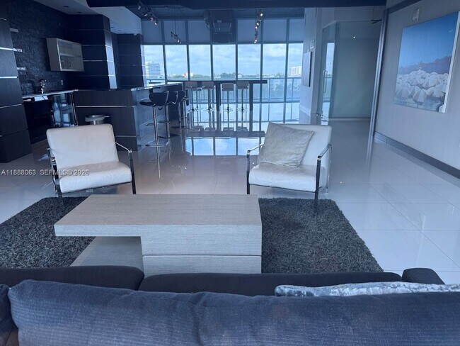 Building Photo - 601 NE 36th St