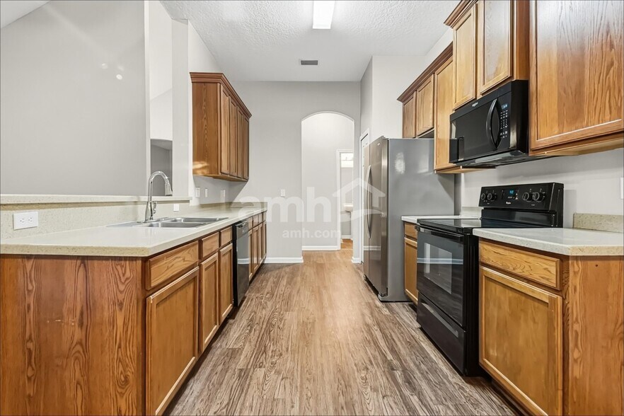 Building Photo - 6830 Morse Oaks Dr