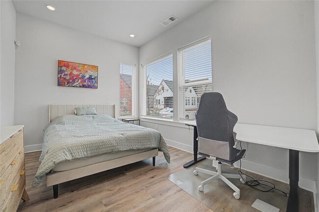 Building Photo - 2930 Moreno St