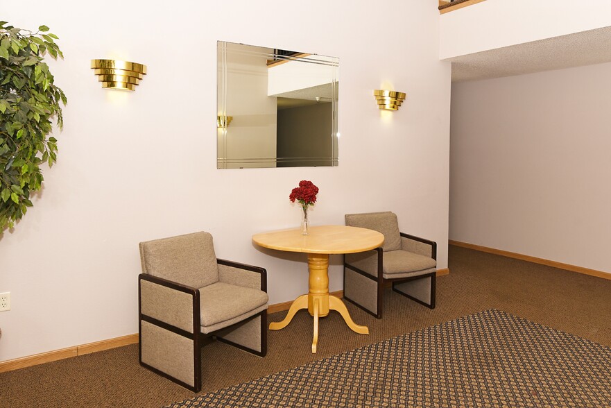 Building Photo - Pinewood Estates
