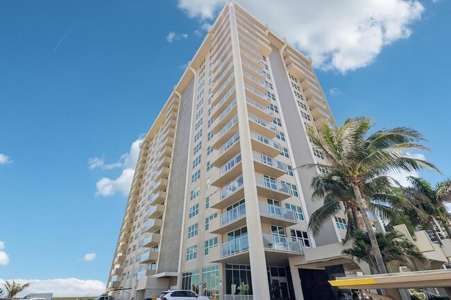 Building Photo - 5440 N Ocean Dr