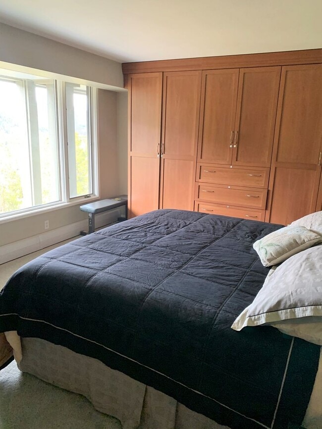 Building Photo - Summer Seasonal Rental- Sts. John 2543