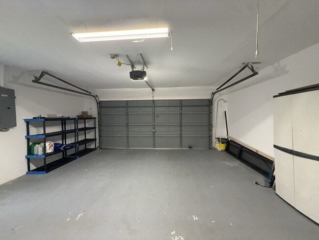 Building Photo - 1347 Overland Dr