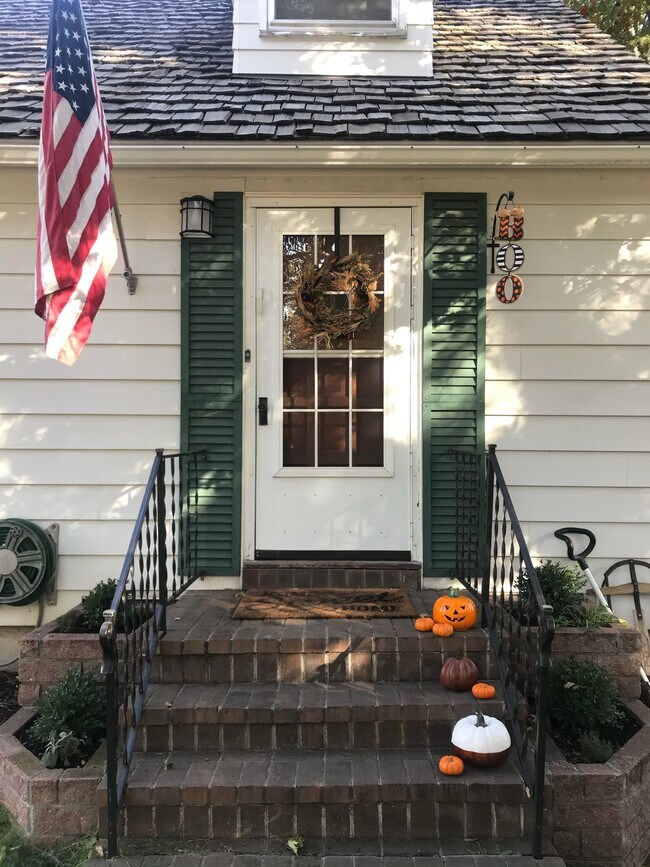 Building Photo - 411 W Arthur St