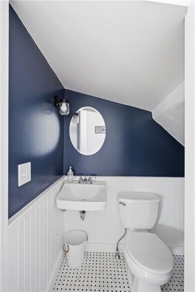 Building Photo - 40 W Narragansett Ave