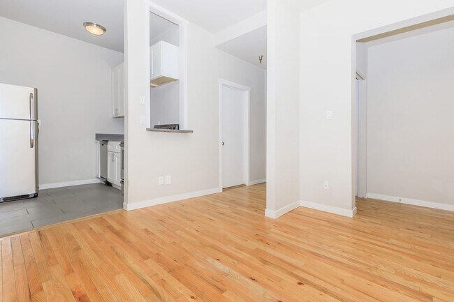 Building Photo - 100 on 6th