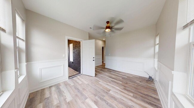 Building Photo - 1379 Roosevelt Pl