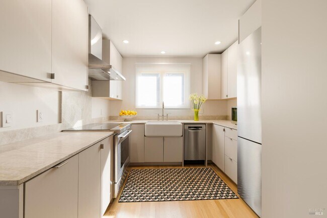 Building Photo - 291 W Thomson Ave