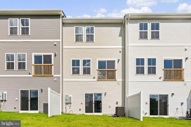 Building Photo - 2604 Cougar Ln