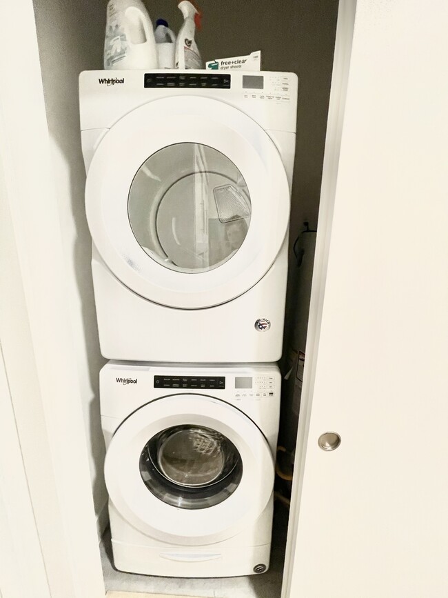 Washer and dryer in unit. - 2530 Lawrence St