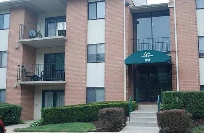 Primary Photo - Bright and Spacious 2 bedroom Condo locate...