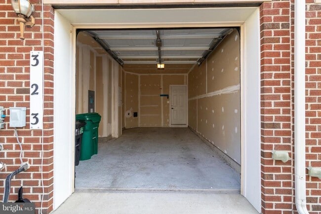 Building Photo - 323 Community Center Ave