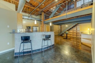 Building Photo - Huge Luxury 2 Story Condo with Private Rooftop Deck!