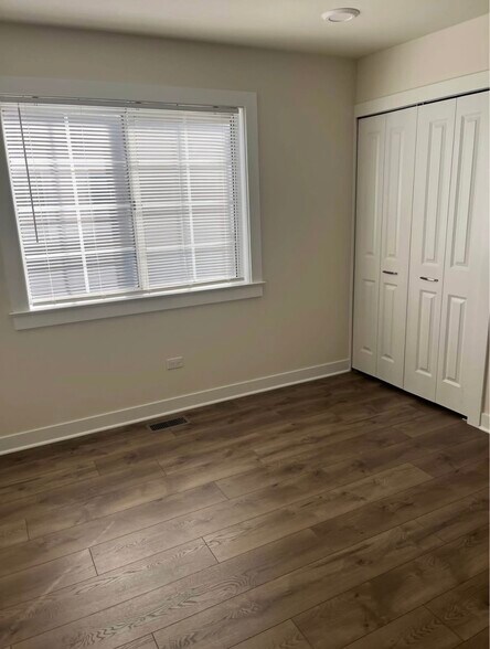 Building Photo - 464 Village Creek Dr
