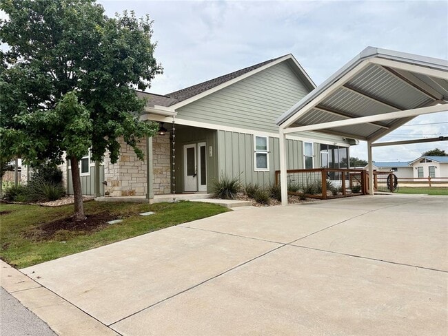 Building Photo - 241 Rose Dr