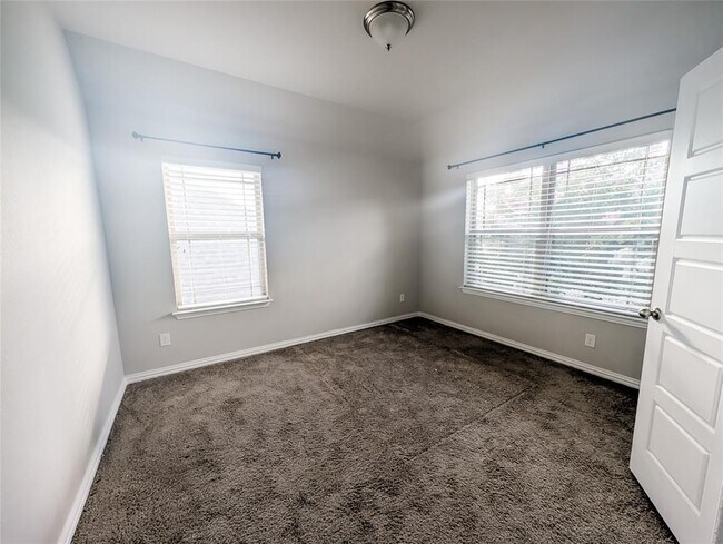 Building Photo - 3636 Mineral Dr