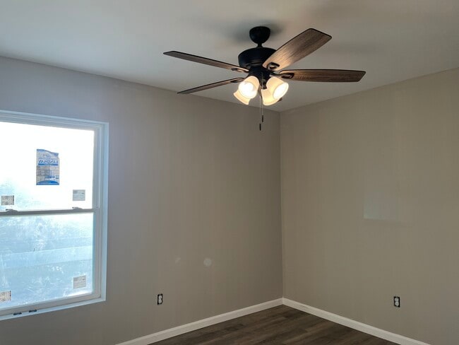 Building Photo - 1323 Sioux Turn
