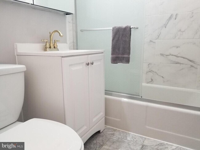 Building Photo - 1121 Arlington Blvd