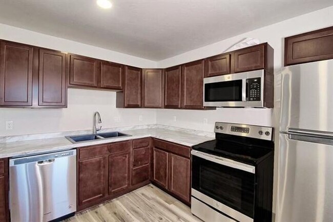 Building Photo - Stunning, Newly Remodeled Condo in Southri...