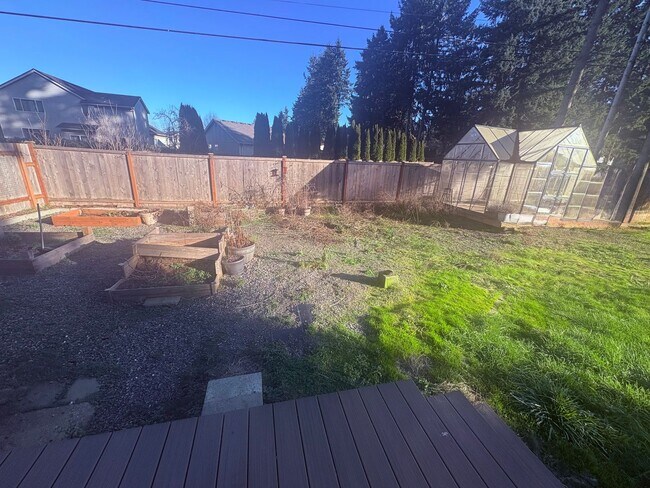 Building Photo - Charming Puyallup Home – Spacious & Updated